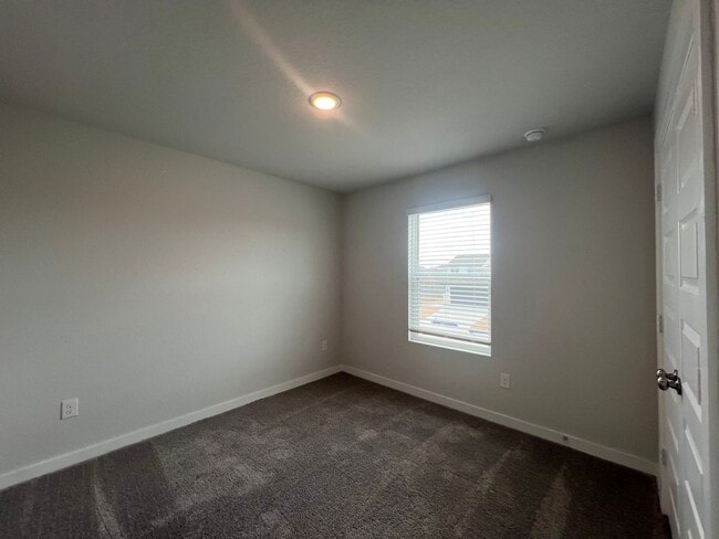 Building Photo - Charming 3/2.5 2 Story Home in Hiddenbrook
