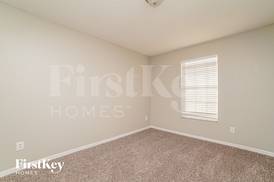 Building Photo - 2630 Sunningdale Dr