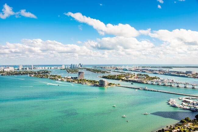 Building Photo - 2020 N Bayshore Dr