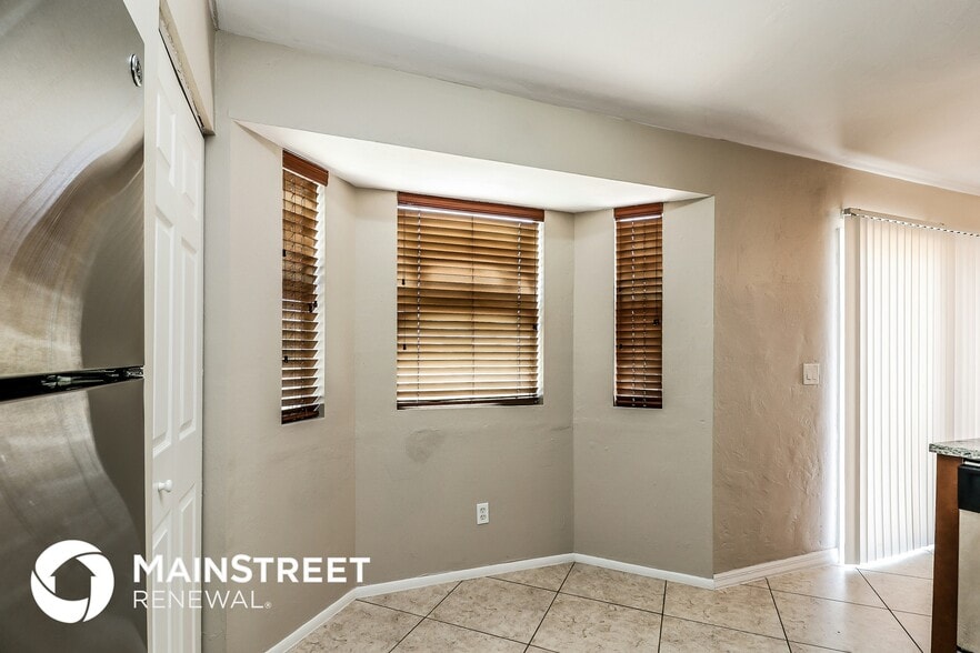 Building Photo - 721 NW Douglas Cir