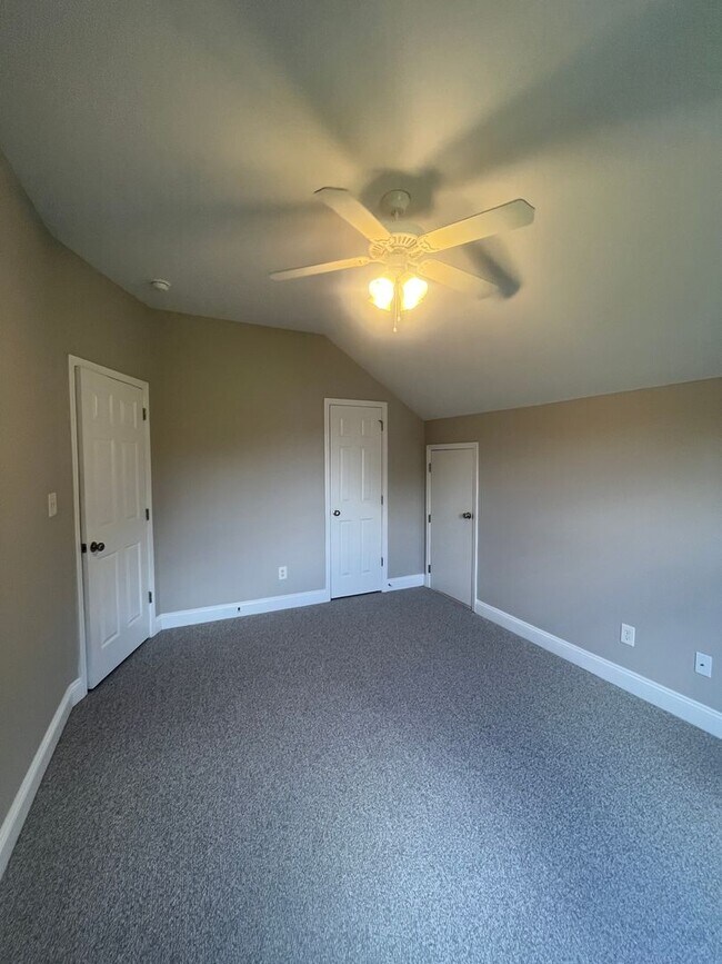 Building Photo - 128 Bentwood Cir