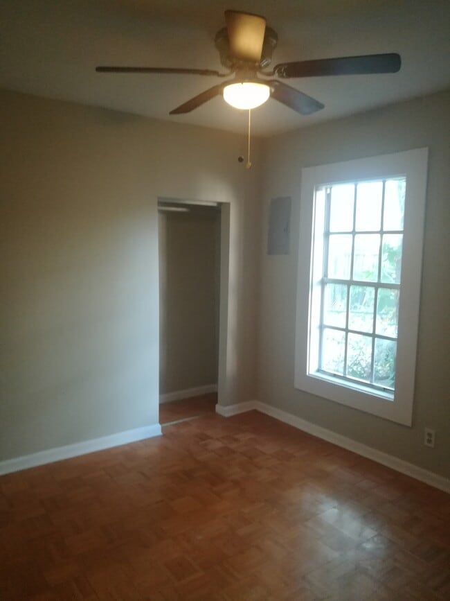 Building Photo - 1411