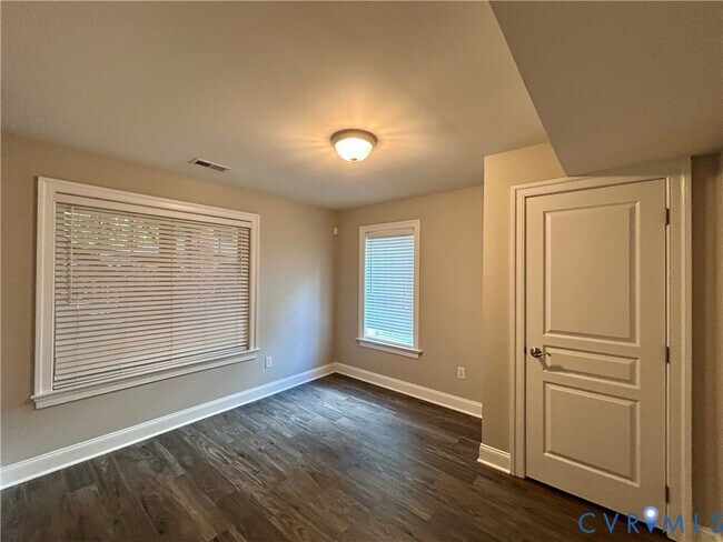 Building Photo - 4700 Jaydee Dr