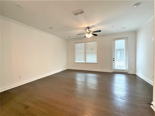 Building Photo - 6523 Beacon Dr