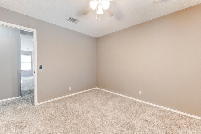 Building Photo - Spacious and Updated Home in Prime Location