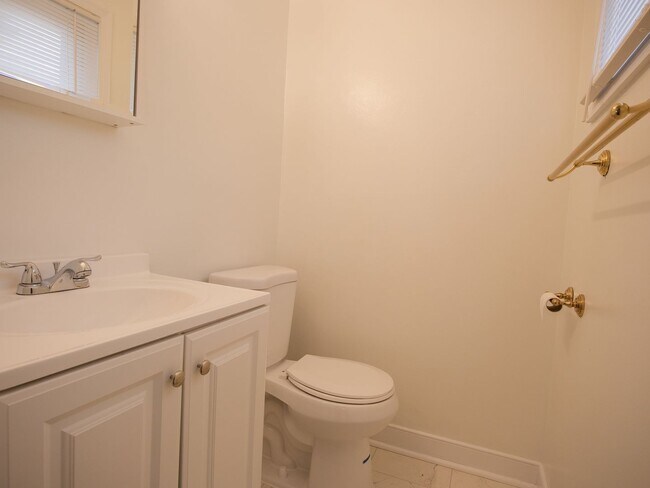 Building Photo - Charming 3BR Brick Ranch