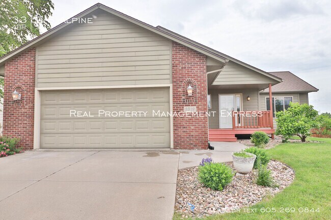 Building Photo - Perfect 4 bedroom 3 bathroom home 2200 sq ft!