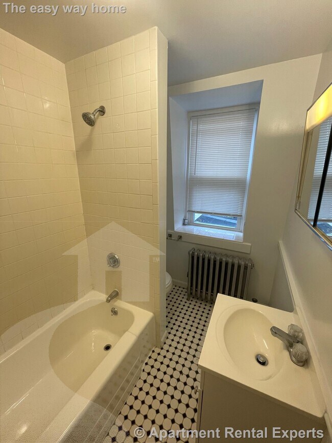 Building Photo - 9 Moore St