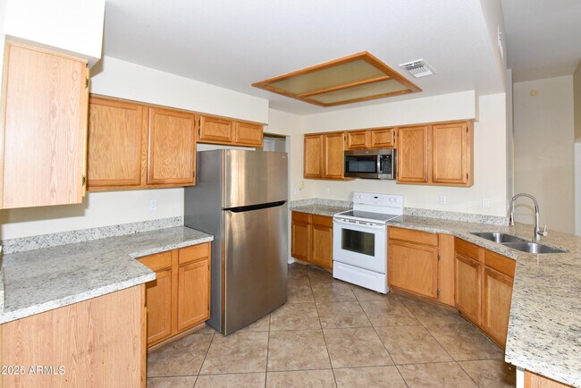 Building Photo - 1360 N Brentwood Pl