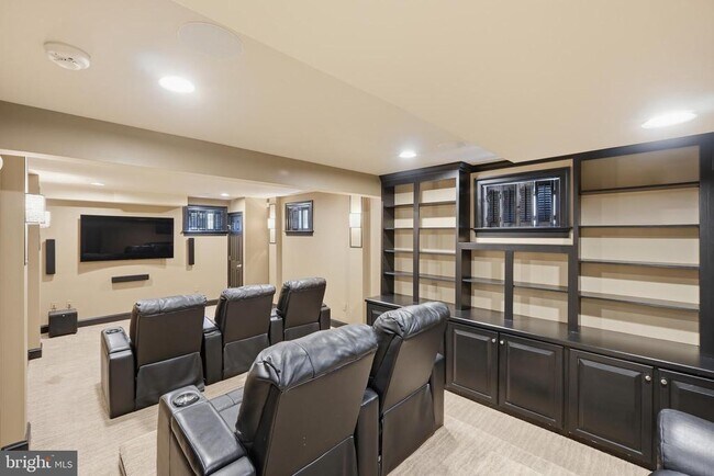 Building Photo - 9904 Hall Rd