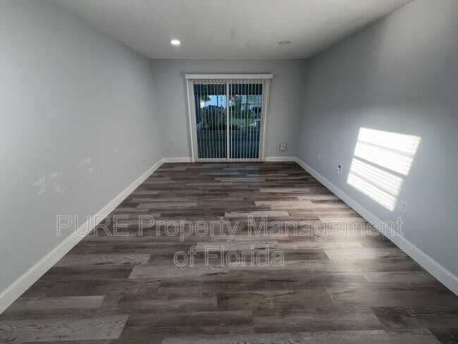 Building Photo - 1610 SE 25th St