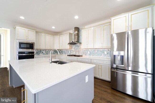 Building Photo - 41935 Spring Air Dr