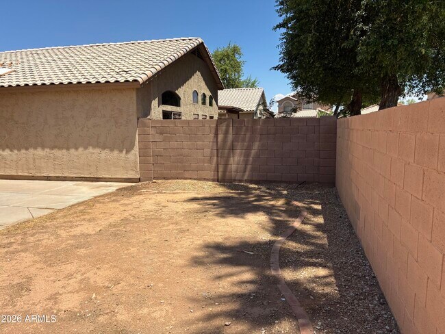 Building Photo - 1909 N 106th Ln