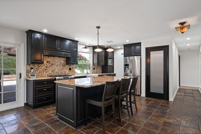 Building Photo - **724 E Cypress Ave Glendora** 4 bedroom 2 bath !!2 weeks free OAC!!