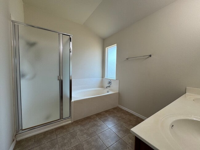 Building Photo - 4900 Bayer Hollow Dr