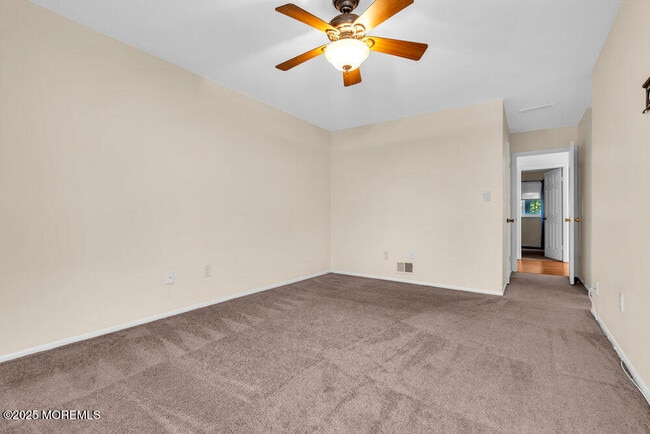 Building Photo - 438 Oak Knoll Dr