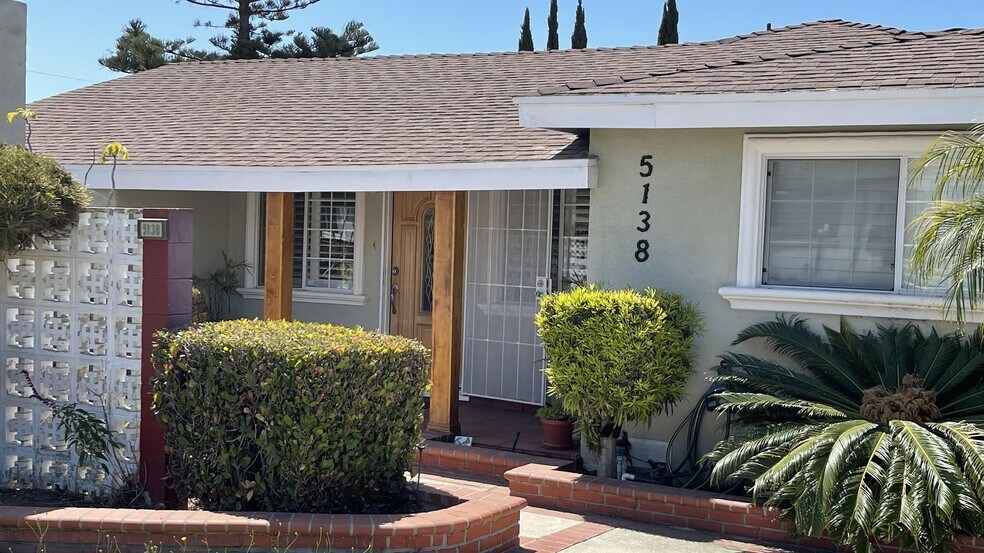 Building Photo - 5138 W 141st St