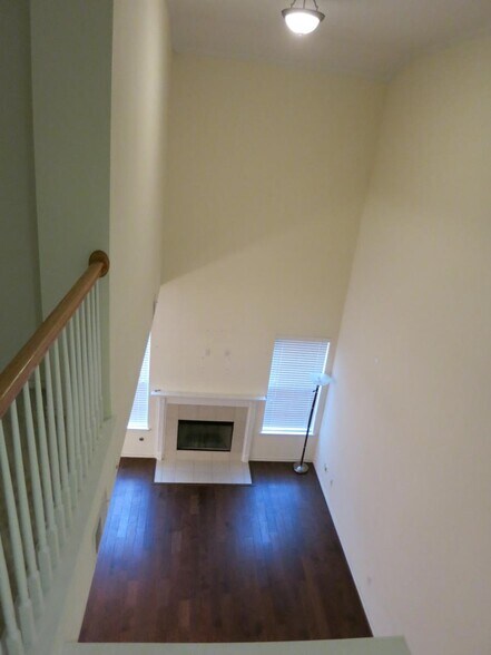 Building Photo - 1206 Emerald Glen