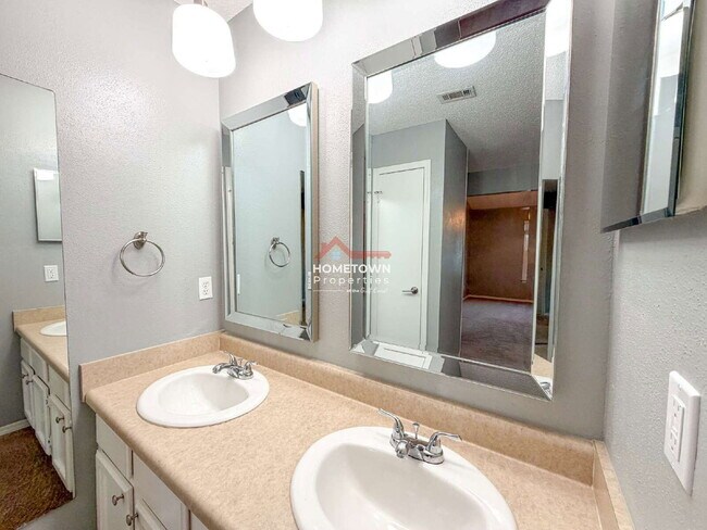 Building Photo - 2299 Scenic Hwy