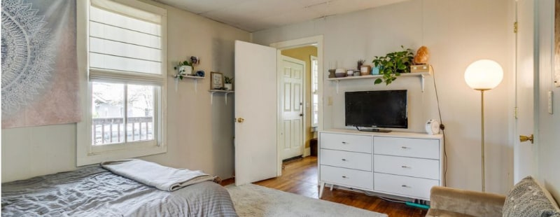 Building Photo - 117 W Poplar St