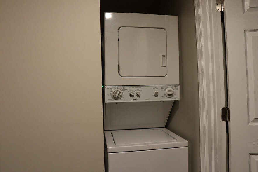 Building Photo - 1036 Patapsco St