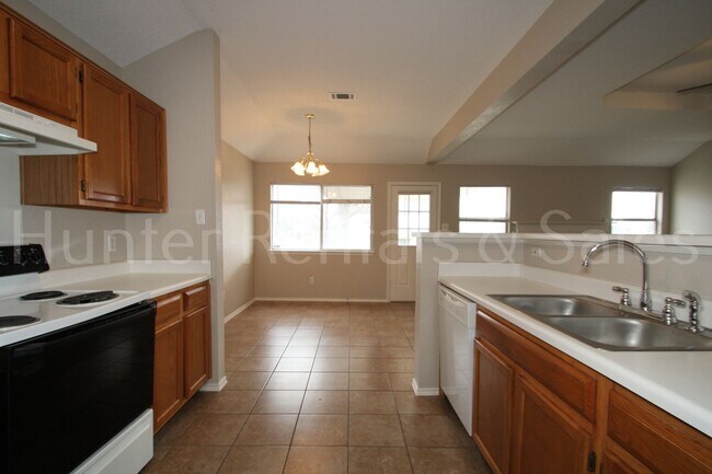 Building Photo - Close to Schools off of Chantz Drive!