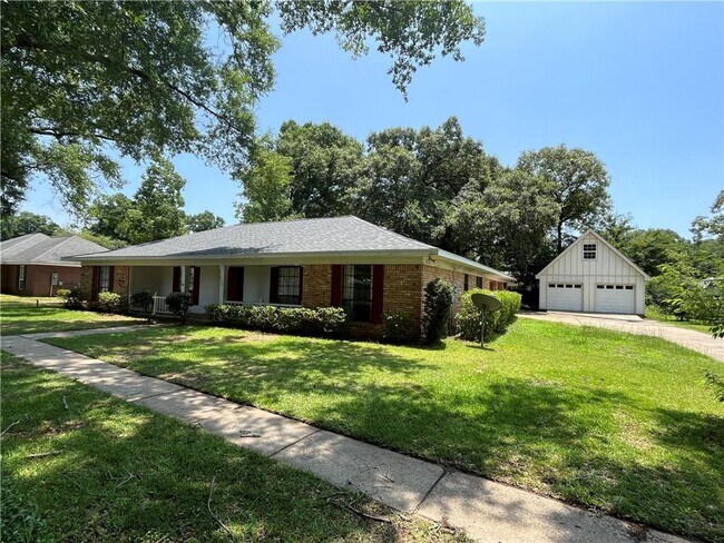 Primary Photo - 562 Barcelona Dr