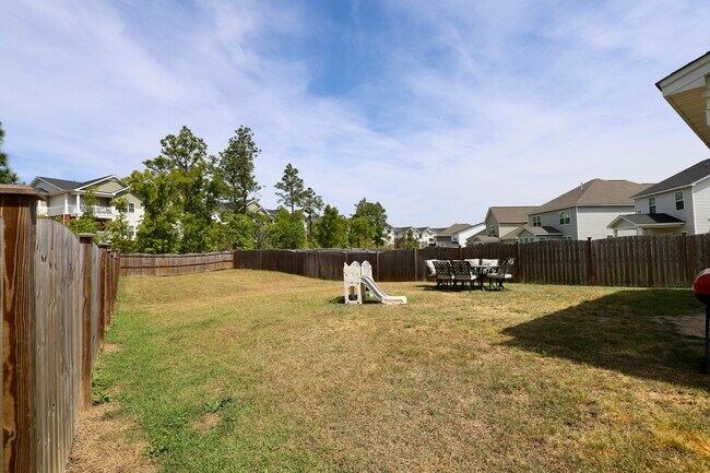 Building Photo - 1052 Ashcroft Cir