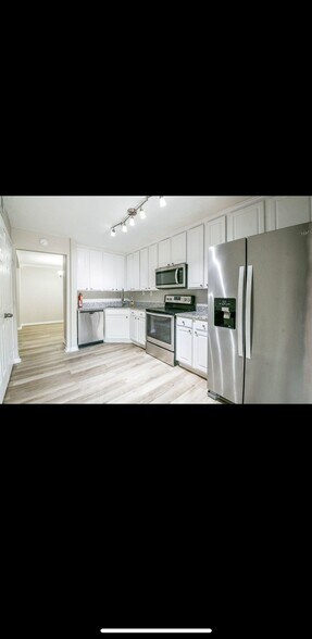 Building Photo - 2585 Marilee Ln