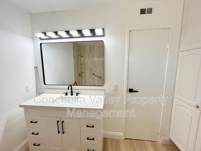 Building Photo - 1900 S Palm Canyon Dr