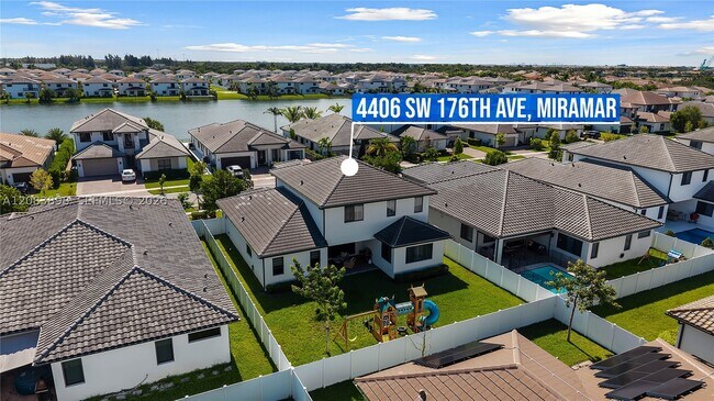 Building Photo - 4406 SW 176th Ave