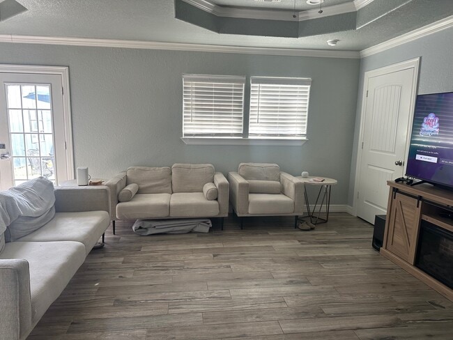 Building Photo - 430 Center Way