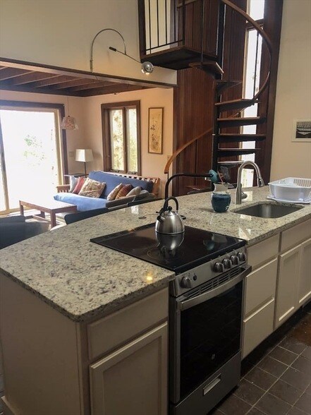 Building Photo - 53 Towhee Rd