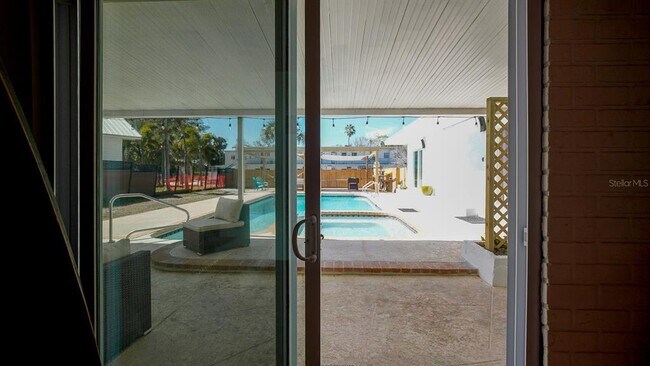 Building Photo - 4739 Baywood Point S