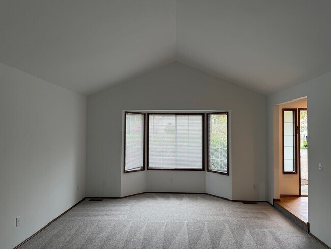 Building Photo - Saratoga Reach Beauty: Updated 4BR Home with Deck, Fireplace & Prime Mukilteo Location