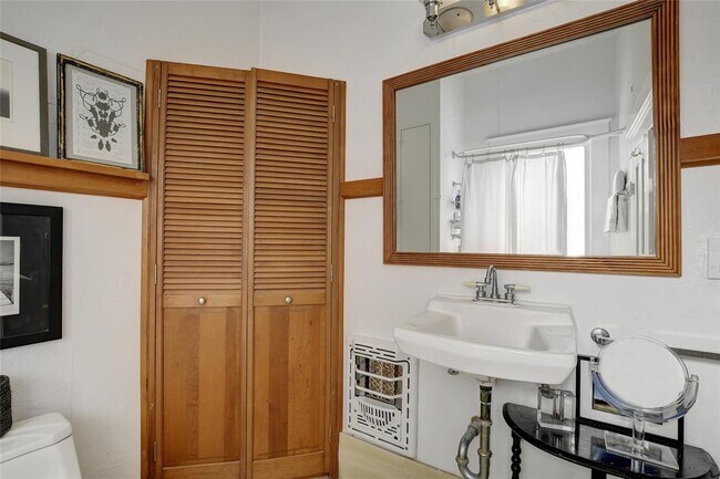 Building Photo - 221 N Johnson Ave