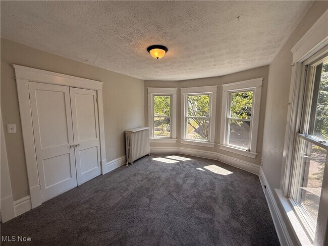 Building Photo - 842 Kenyon St