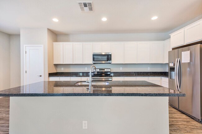 Interior Photo - Medina Court
