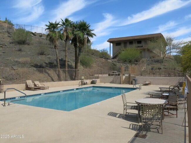 Building Photo - 1130 E Butler Dr