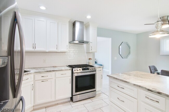 Building Photo - 237 Perry St