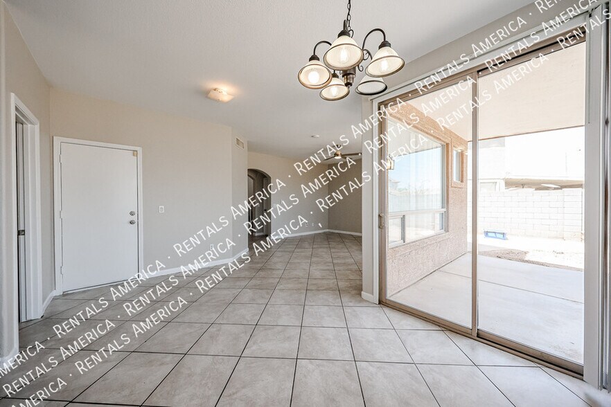 Building Photo - 3825 S 60th Dr