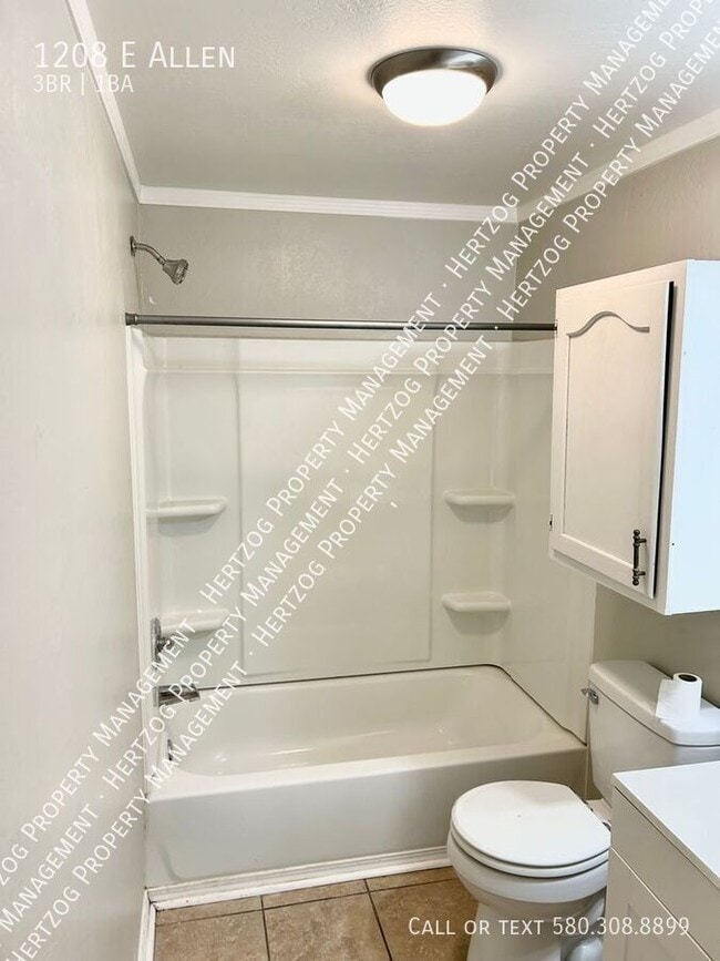 Building Photo - 1208 E Allen-