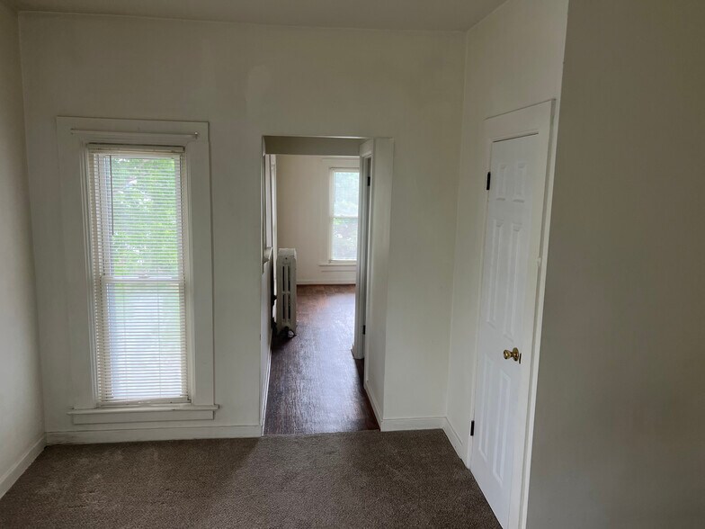 Building Photo - 413 10th St S