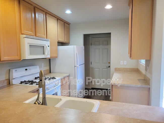 Building Photo - 2464 SW Timber View Ct