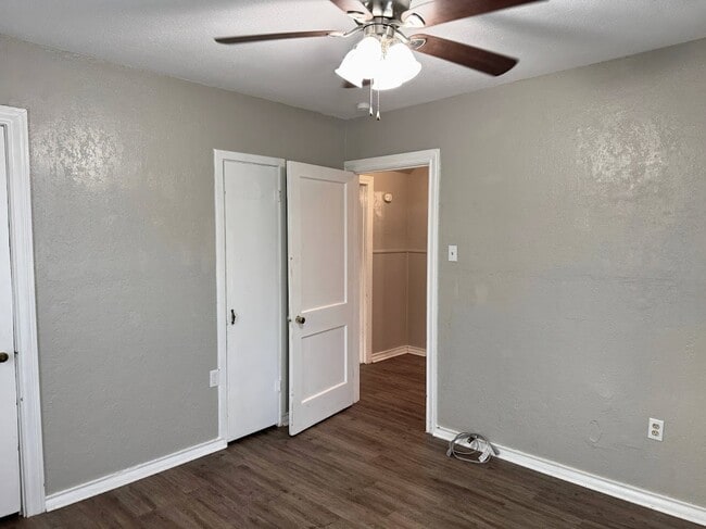 Building Photo - 2706 Palmetto Dr