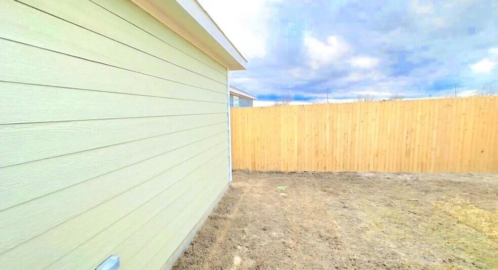 Building Photo - 905 Mountain Laurel Rd