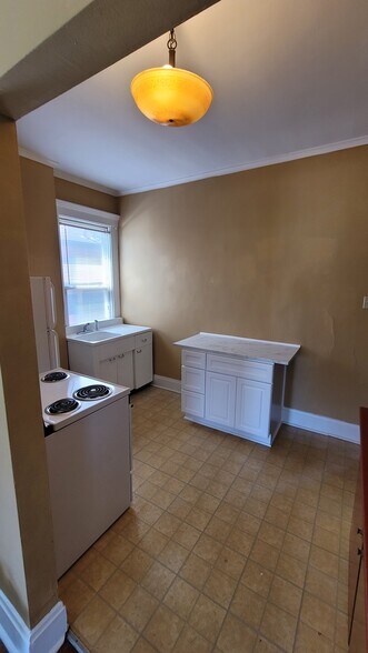 Kitchen - 70 E Hudson St