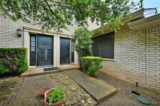 Primary Photo - 8400 Jamestown Dr