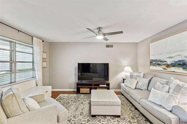 Building Photo - 2127 Clarksdale Dr