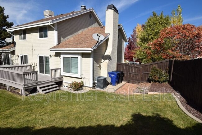 Building Photo - 6888 Hillside Village Cir